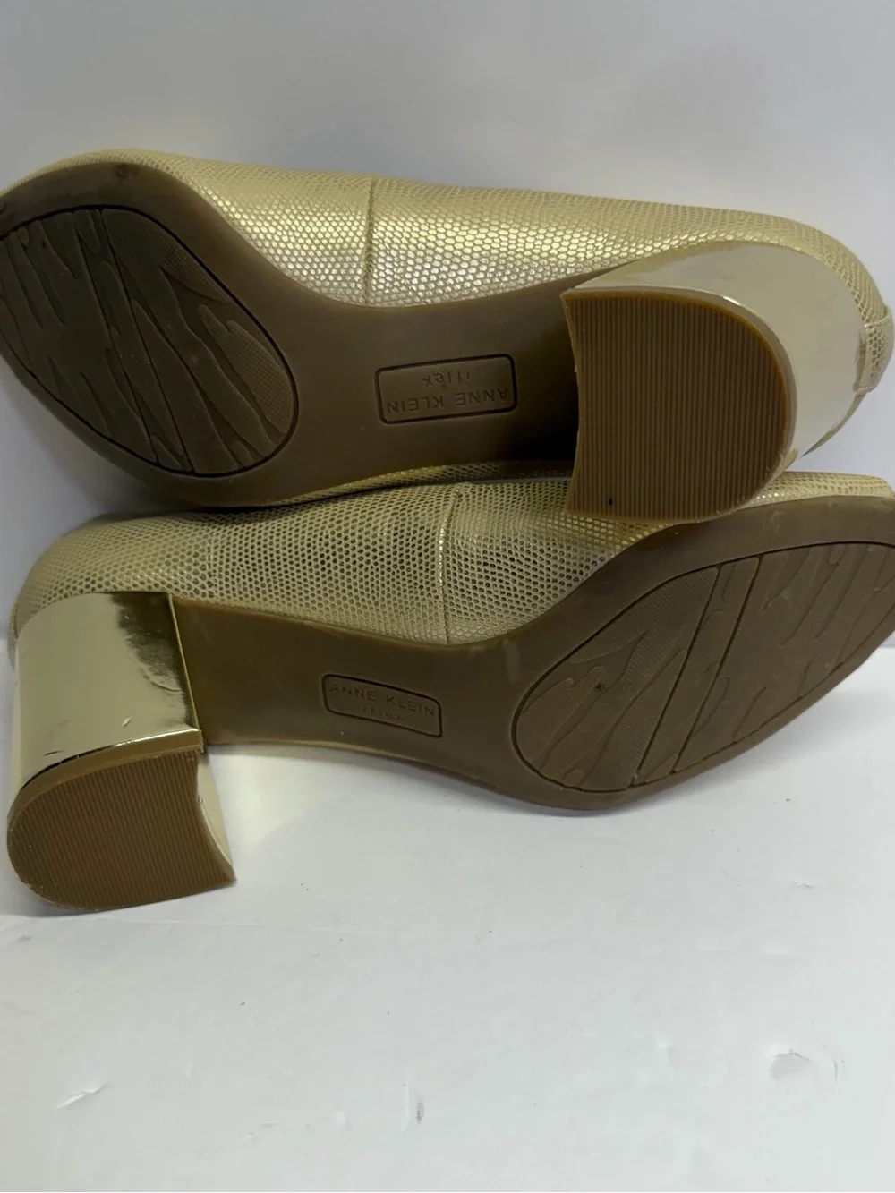 Anne Klein Megan Gold Peep-Toe Block Heel Pumps size 7